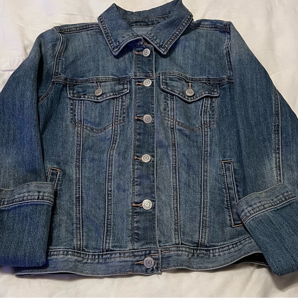 Women’s Maurice’s blue jean jacket; size small; perfect condition;yr round wear